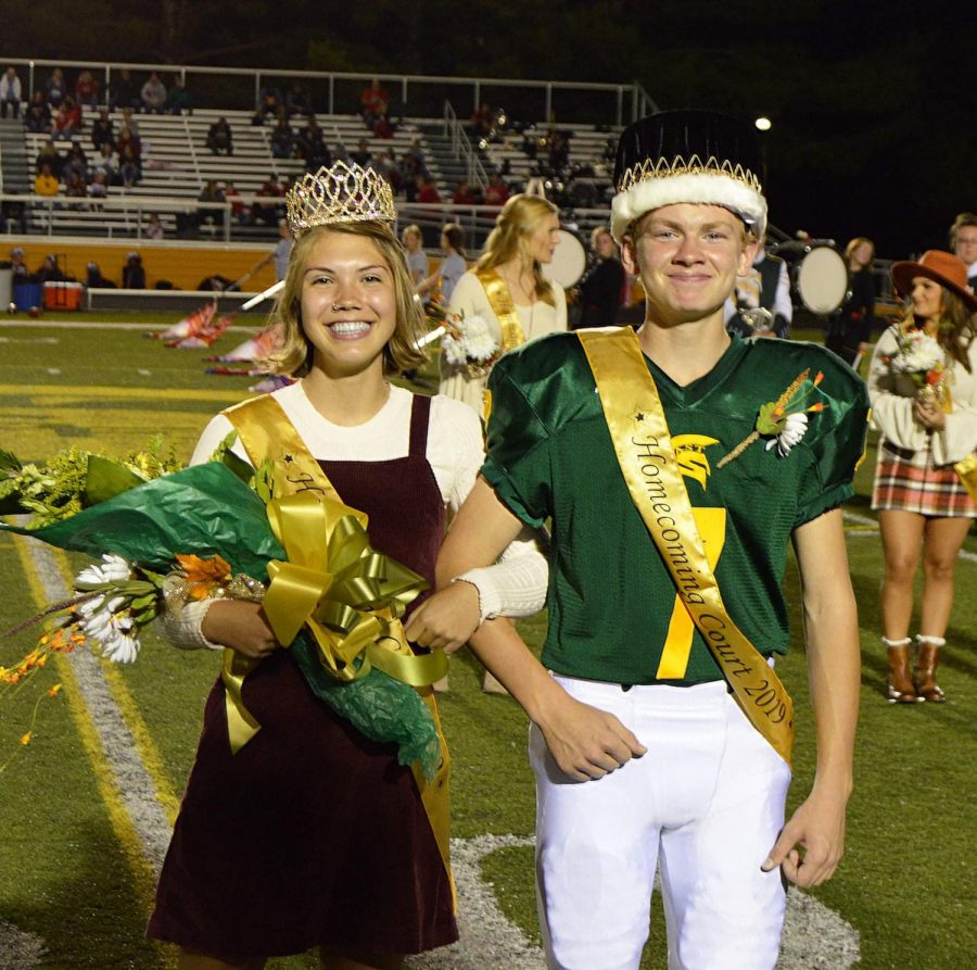 Homecoming King and Queen Owen Vogelsong and Izzi Anderson