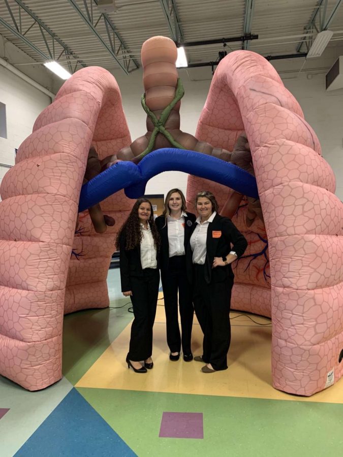 The GEHS HOSA Community Awareness Team with the 15-foot Mega Lung.