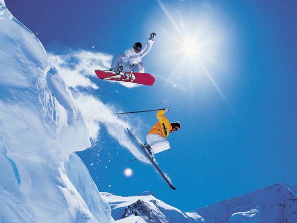 Extreme Snowboarding. Photo credit: 4ever.eu